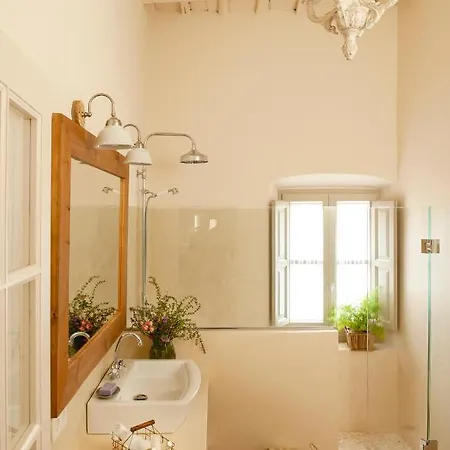 Arkhé Boutique 3*